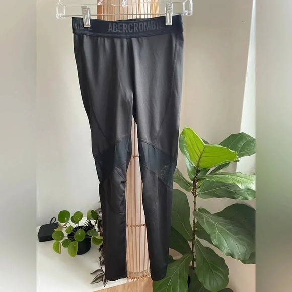 Abercrombie & Fitch Pants - Abercrombie leggings mesh details / size xs